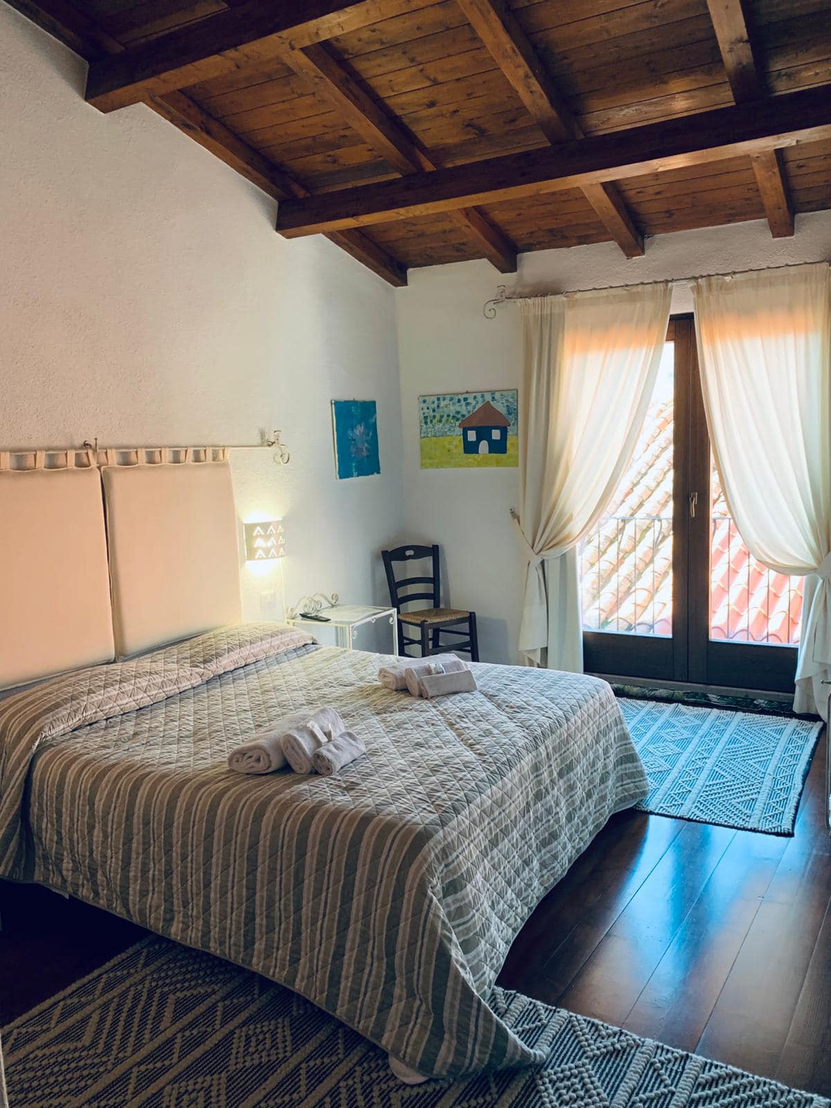 Camera 103 con luce naturale